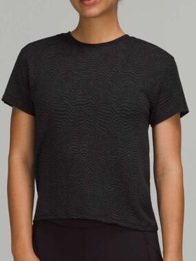 Lululemon Train to Be Seamless  T-Shirt – Ripple Wave Black/Grey - Size 12